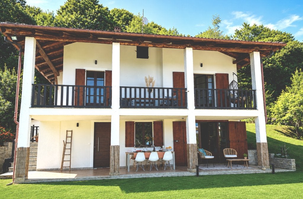 Piemonte: instapklare villa // 5.000 m² grond // €350.000, Huizen en Kamers, Buitenland, Dorp, Woonhuis, Italië, 4 kamers