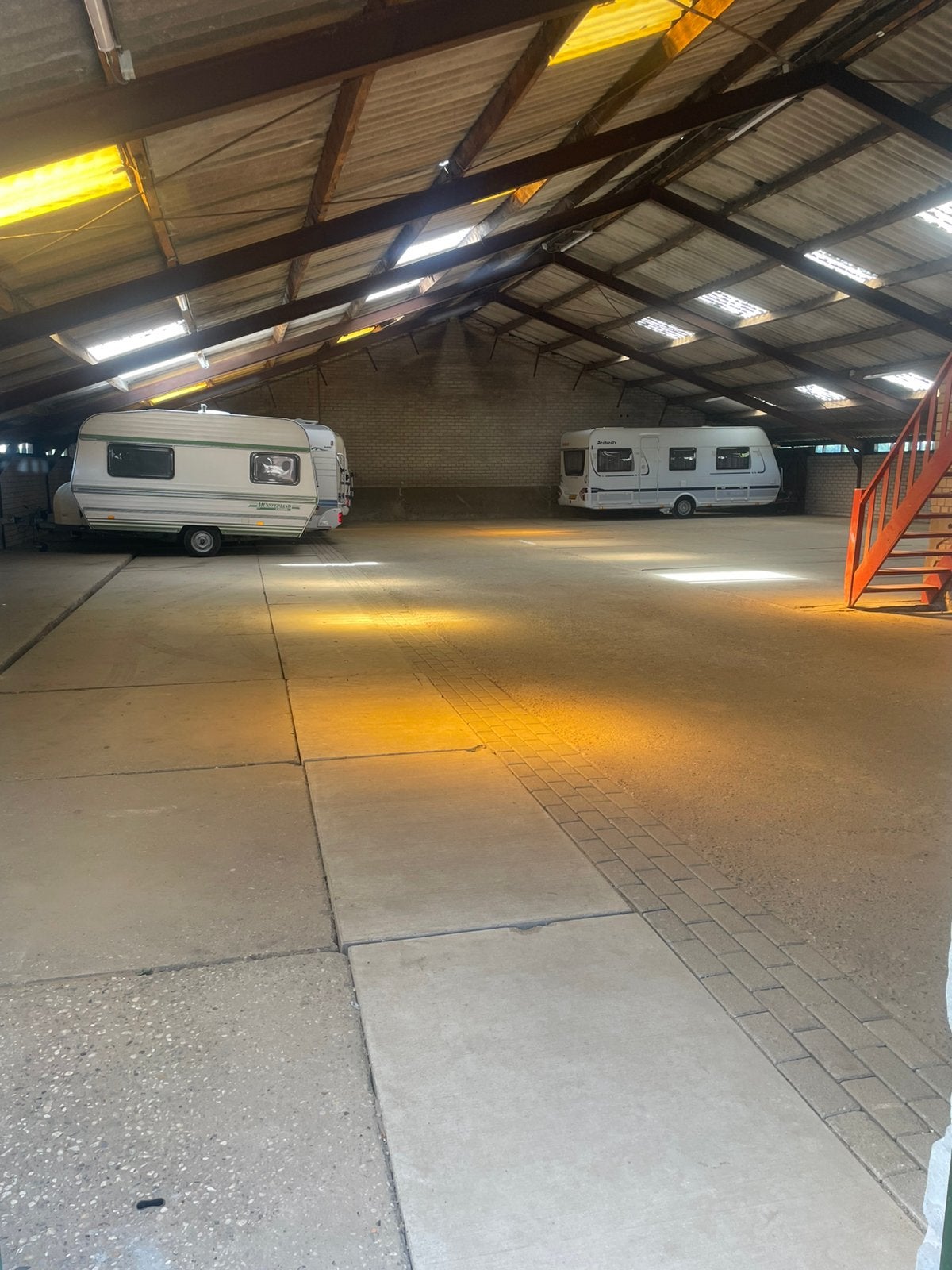 Caravan en camper stalling te huur, Ophalen