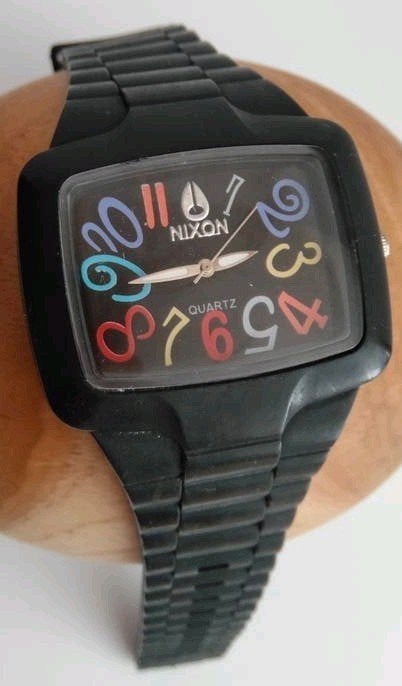 Nixon Quartz horloge met kleurrijke cijfers - 4,5 cm kast, Overige merken, Gebruikt, Staal, Polshorloge