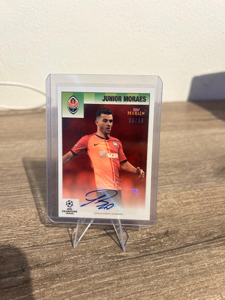 Junior Moraes 2020-21 Topps Merlin Heritage 95 Red Auto /10, Ophalen of Verzenden, Zo goed als nieuw, Plaatje