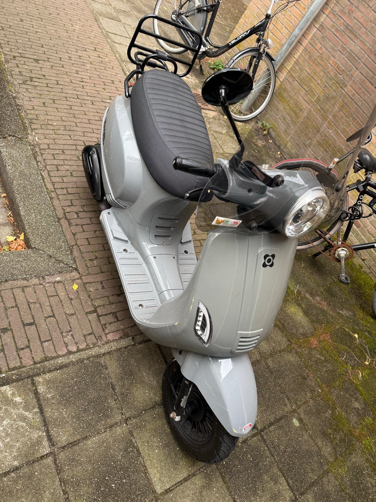 Boom VX50 Scooter - Rijdt superfijn, inclusief 2 helmen en s, Fietsen en Brommers, Overige merken, Ophalen of Verzenden, Zo goed als nieuw