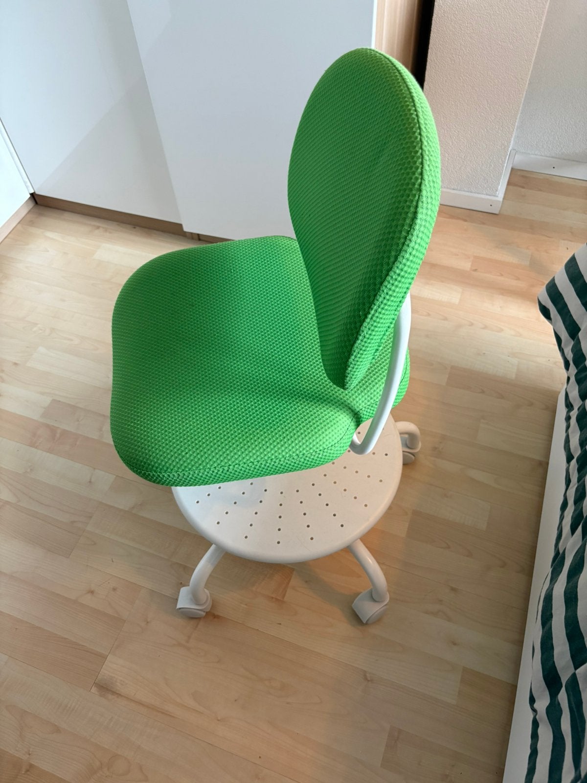 Ikea kinderstoel (zeer goede conditie), Ophalen, Zo goed als nieuw, Wit, Bureaustoel