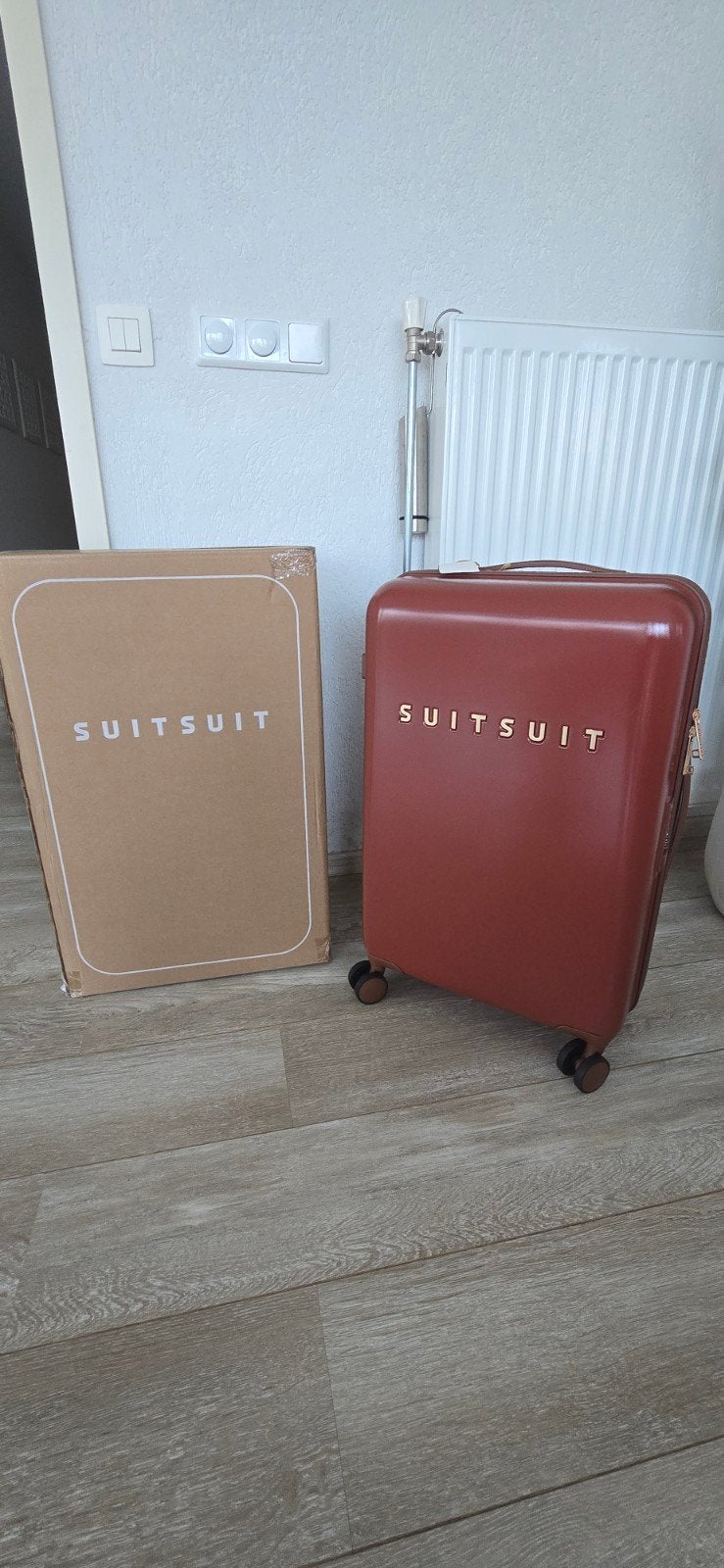 SUITSUIT koffer - Nieuwe  66 cm stijlvol en compact, Ophalen of Verzenden, Nieuw, 30 cm of meer, Uitschuifbare handgreep