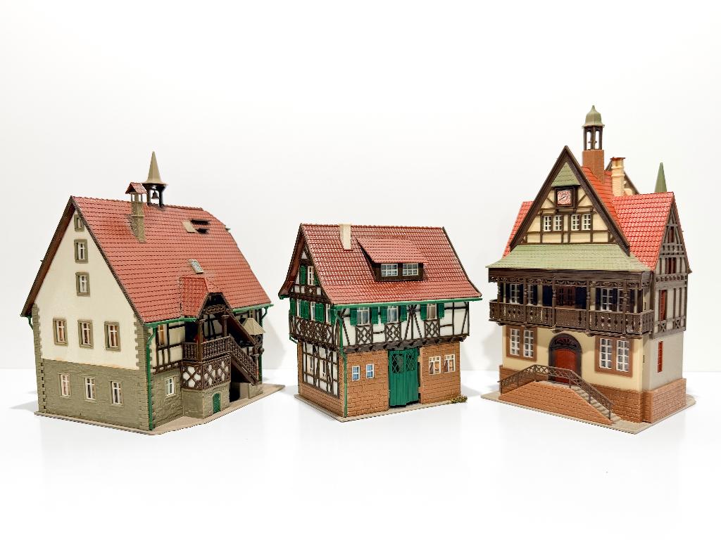 VOLLMER: serie van 3 vakwerkgebouwen voor H0-spoor, Hobby en Vrije tijd, Modeltreinen | H0, Gebruikt, Gelijkstroom of Wisselstroom