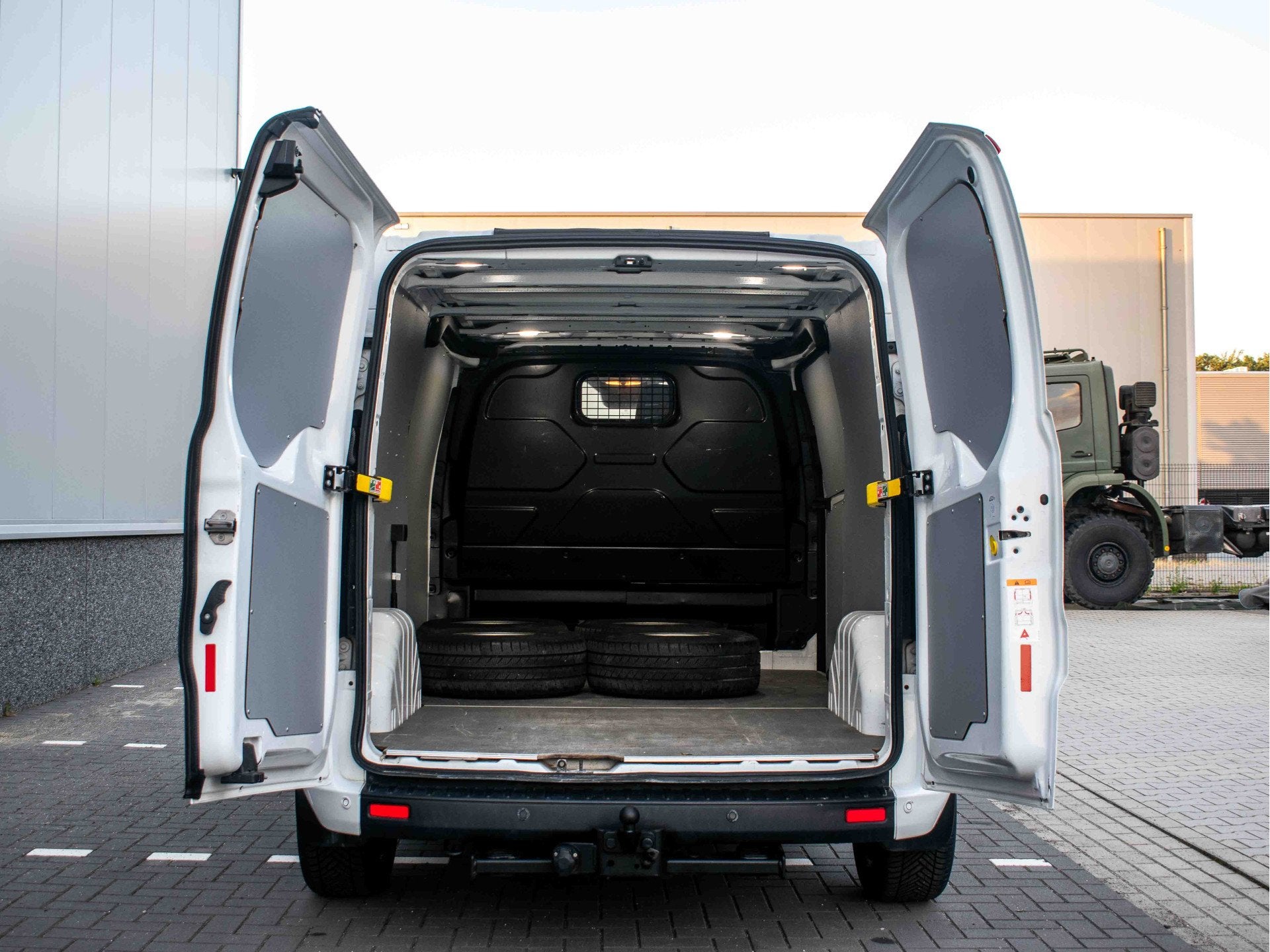 Ford Transit Custom 300 2.0 TDCI L2H1 \ Trekhaak 2800kg | Ca, Auto's, Voorwielaandrijving, 4 cilinders, Wit, Bedrijf