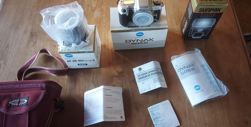 Minolta 505si nog nieuw in verpakking met flitser draagtas., Audio, Tv en Foto, Fotocamera's Analoog, Ophalen of Verzenden, Nieuw