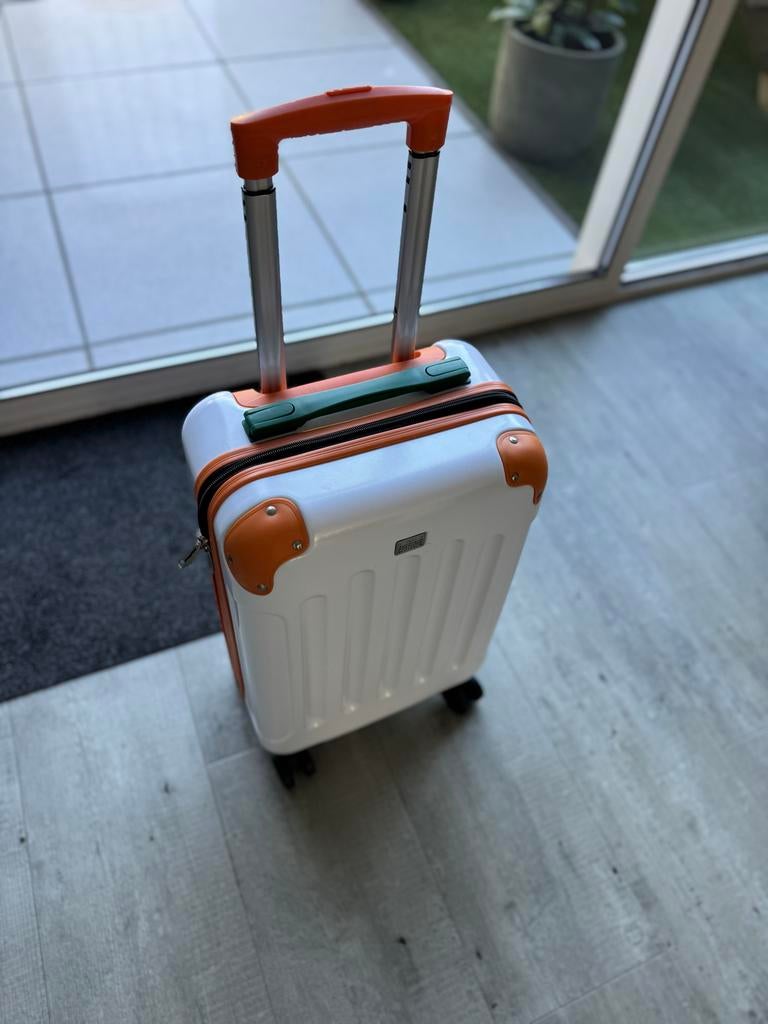 Witte Handbagage Koffer met Wieltjes en Uitschuifbare Handgr, 50 tot 60 cm, Hard kunststof, Ophalen of Verzenden, Zo goed als nieuw