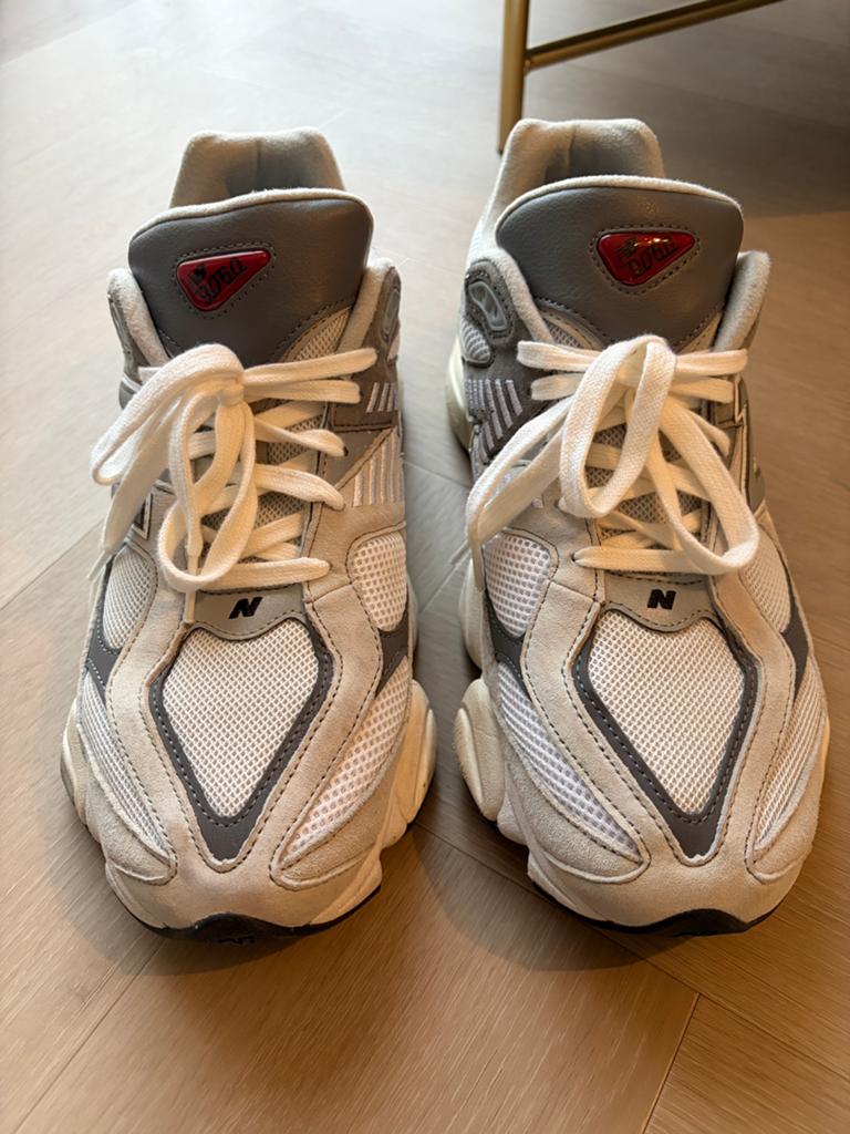 New Balance 9060 Grey/White Maat 45.5 – Zeer nette staat, Kleding | Dames, Ophalen of Verzenden, Grijs, Sneakers of Gympen, Zo goed als nieuw