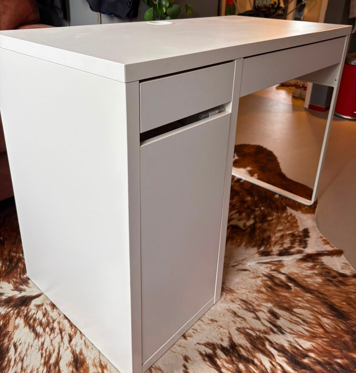 Ikea bureau Micke, Huis en Inrichting, Bureaus, Ophalen, 105 cm, Kabelgoot, Schoolbureau