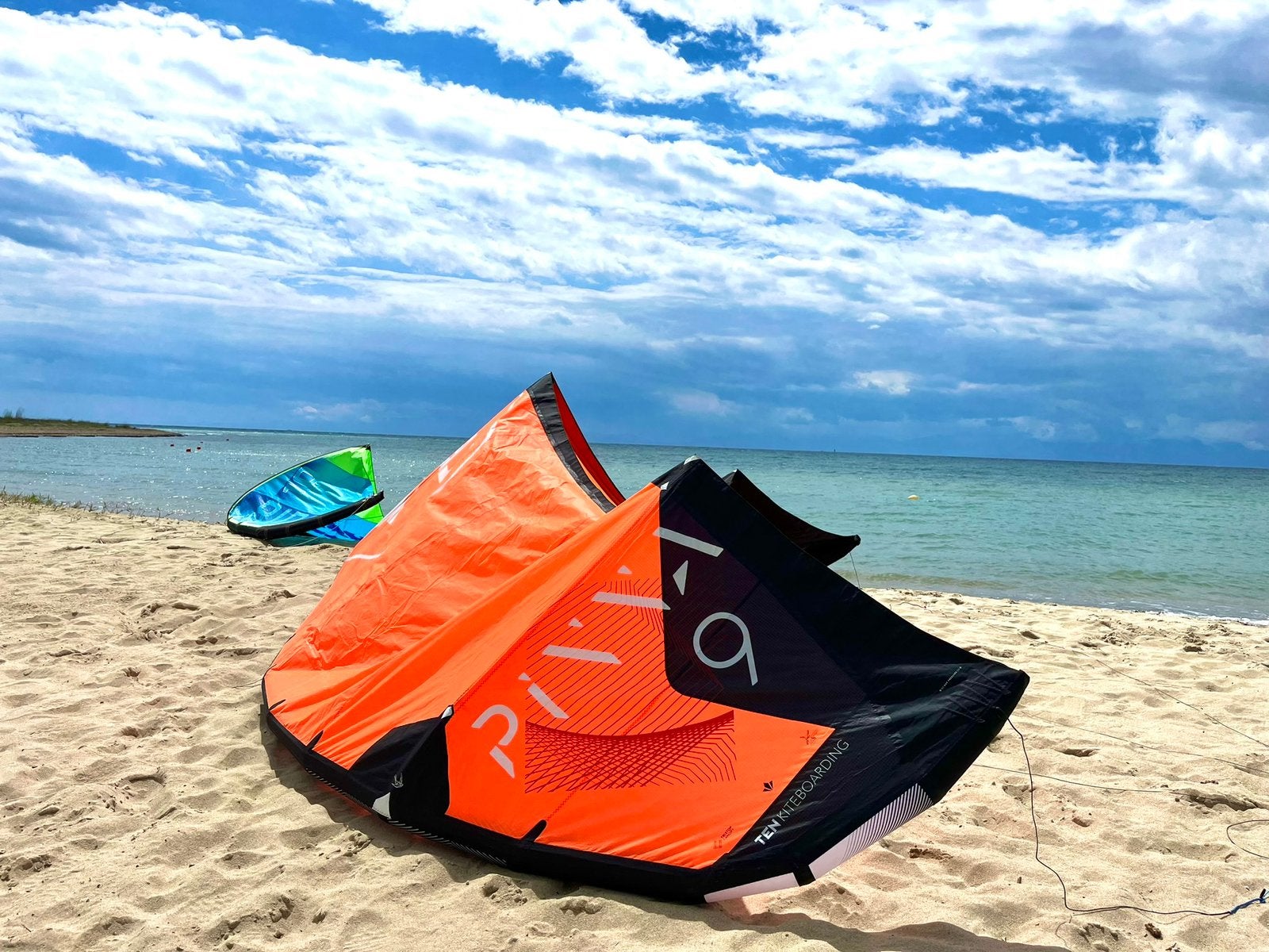 Ten Pinna 9m kite + bar (can be bought togetheror apart), Watersport en Boten, Kitesurfen, 10 m², Geen board, Ophalen of Verzenden