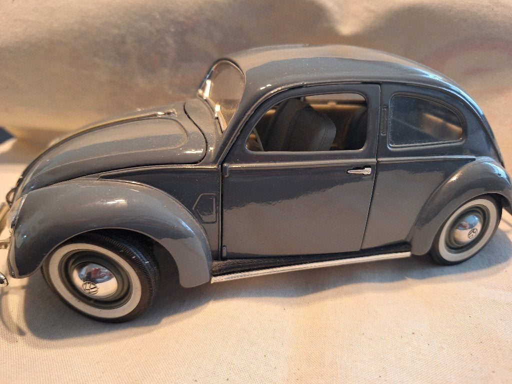 VW Kever 1/18 Maisto, Ophalen of Verzenden, Zo goed als nieuw, Auto, Maisto