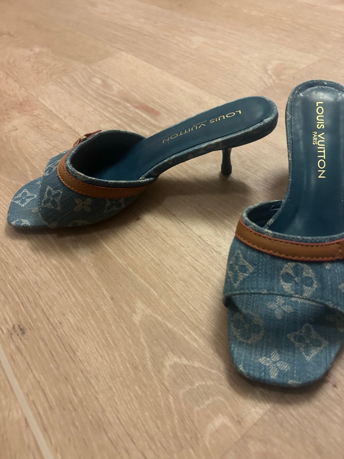Louis Vuitton Denim Muiltjes - Maat 39, Kleding | Dames, Ophalen of Verzenden, Gedragen, Blauw, Sandalen of Muiltjes