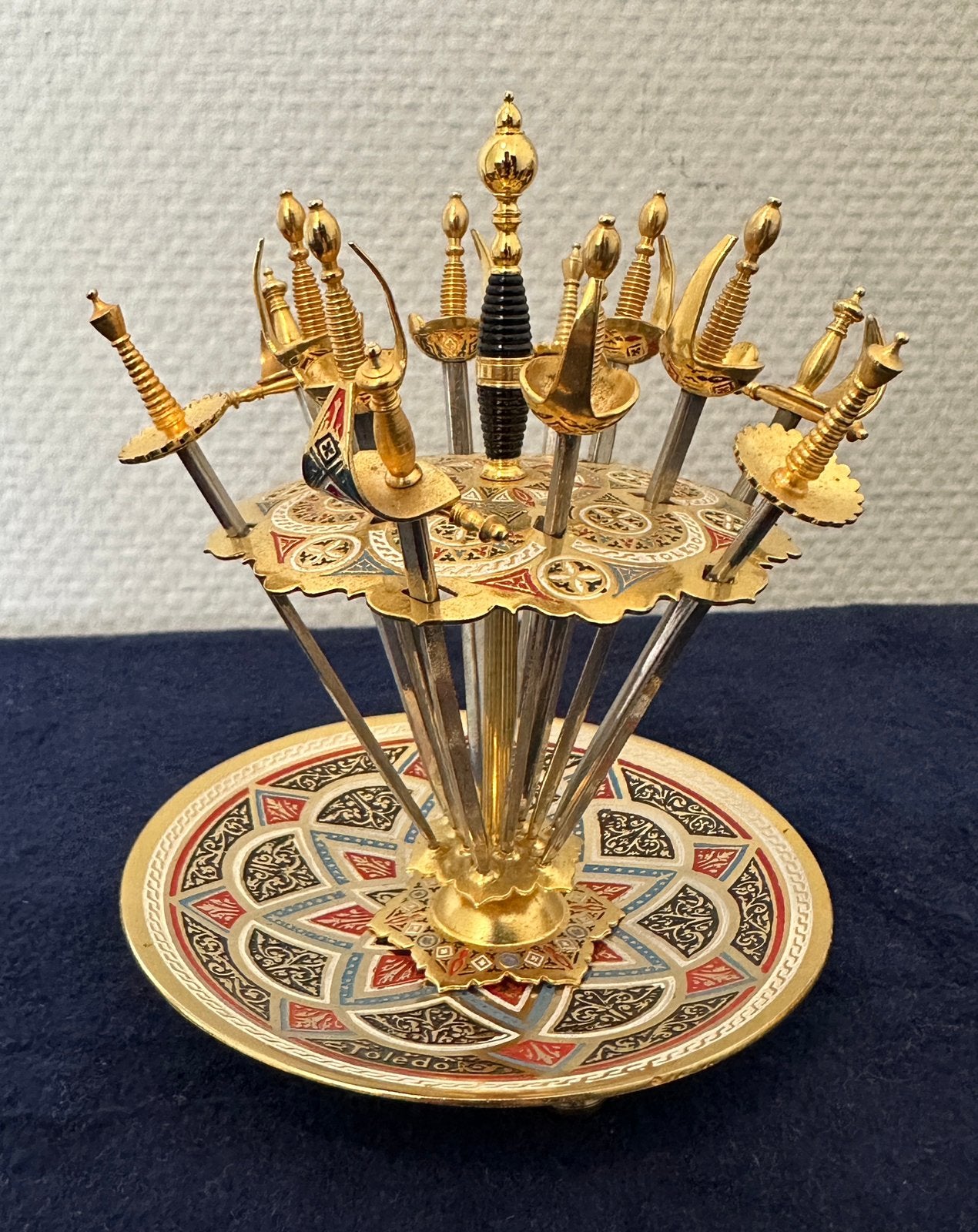 Originele cocktailprikkerset in vorm van degens en zwaarden, Ophalen of Verzenden, Zo goed als nieuw, Metaal