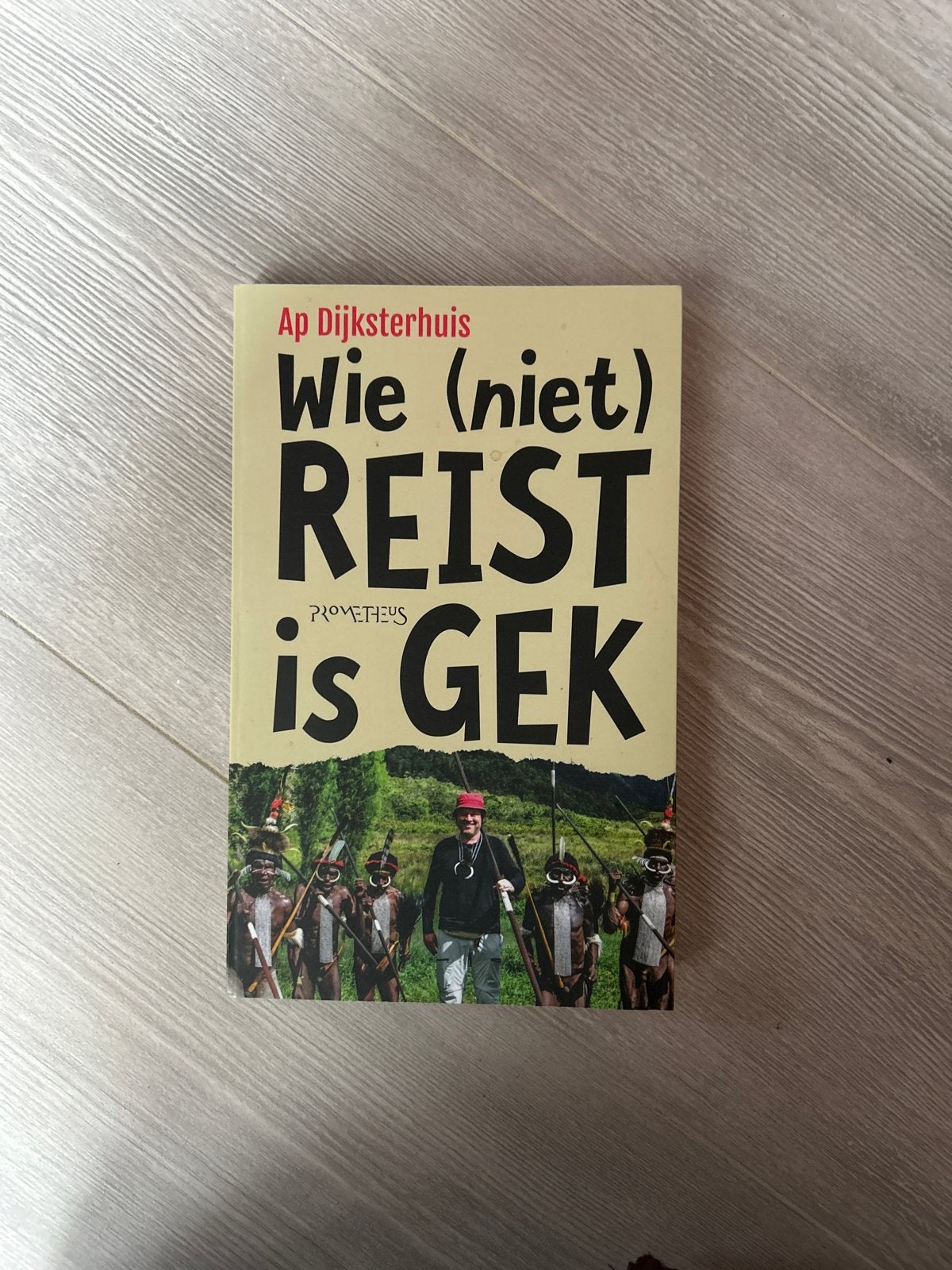 Wie (niet) reist is gek - Ap Dijksterhuis, Europa, Ophalen of Verzenden, Reisgids of -boek, Gelezen