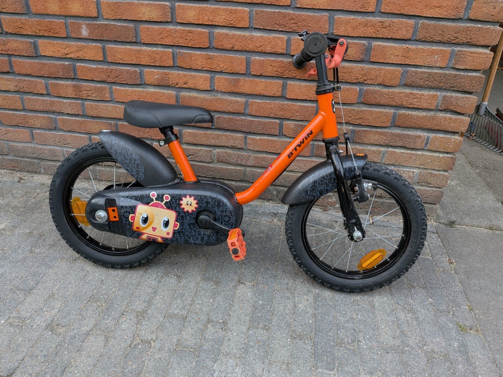 B'Twin kinderfiets 14 inch met zijwieltjes, Fietsen en Brommers, Fietsen | Kinderfietsjes, Ophalen, Zijwieltjes, Gebruikt, Velgrem