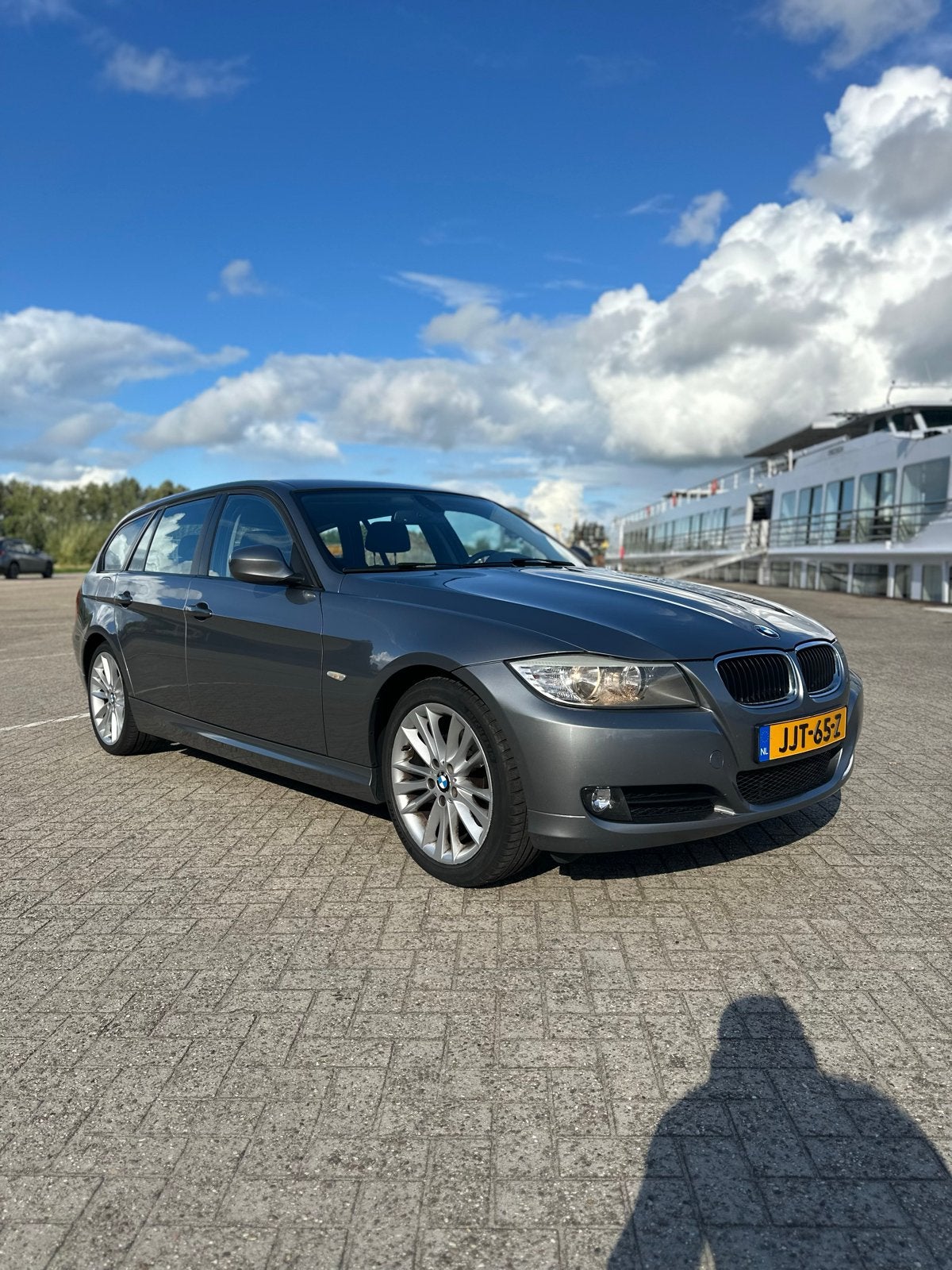 BMW 320i Touring 170 pk | APK | Dealeronderhouden | Trekhaak, Dealer onderhouden, Achterwielaandrijving, 1995 cc, Zwart