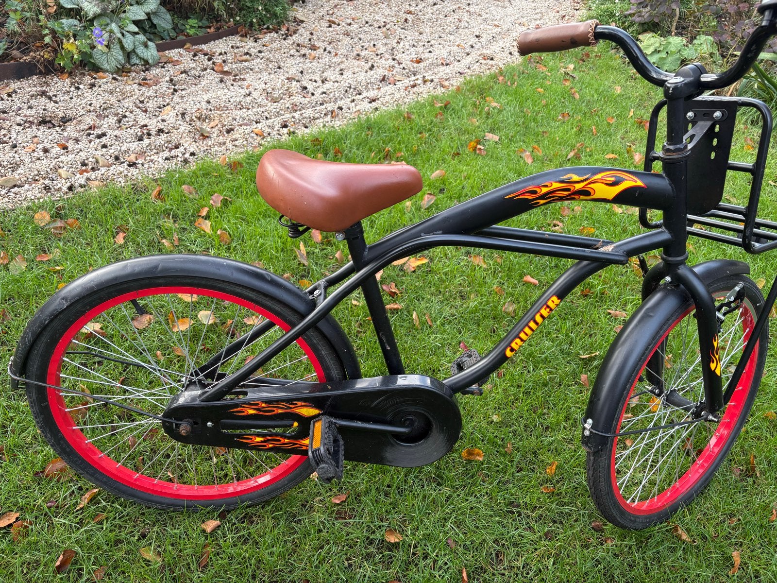 22 inch Zwarte Cruiser Fiets met Vlammen en Rode Velgen, Ophalen, Terugtraprem, Gebruikt, Staal
