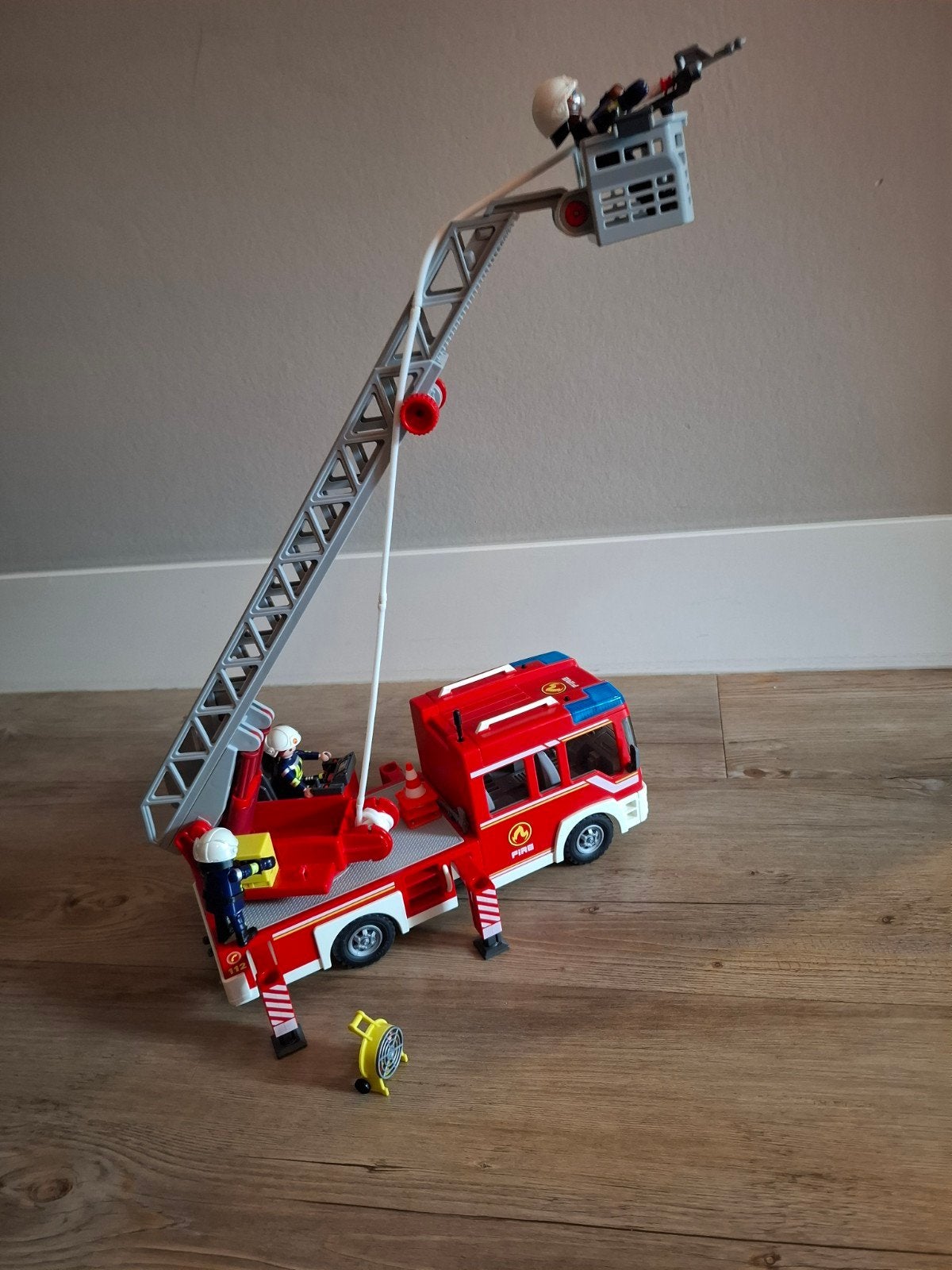 Playmobil Brandweerwagen met uitschuifbare ladder, Complete set, Voertuig, Ophalen of Verzenden, Zo goed als nieuw