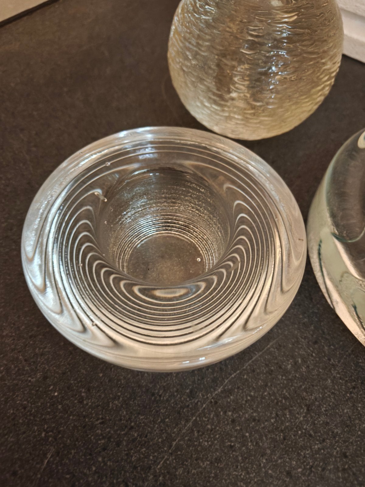 3 stuks oud glaswerk in topconditie 15 euro bij elkaar .
Ver, Ophalen of Verzenden