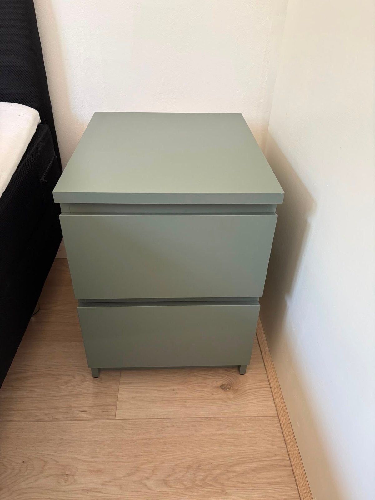 Twee ladekastjes/nachtkastjes licht olijfgroen, Ophalen, Zo goed als nieuw, Minder dan 45 cm, Minder dan 55 cm