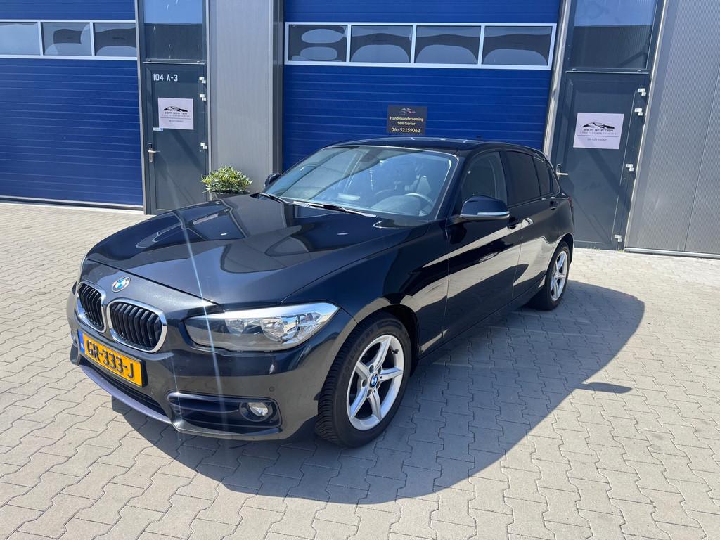 BMW 1-serie 116d Corporate Lease Essential automaat leder!, Auto's, Gebruikt, 116 pk, Zwart, Bedrijf