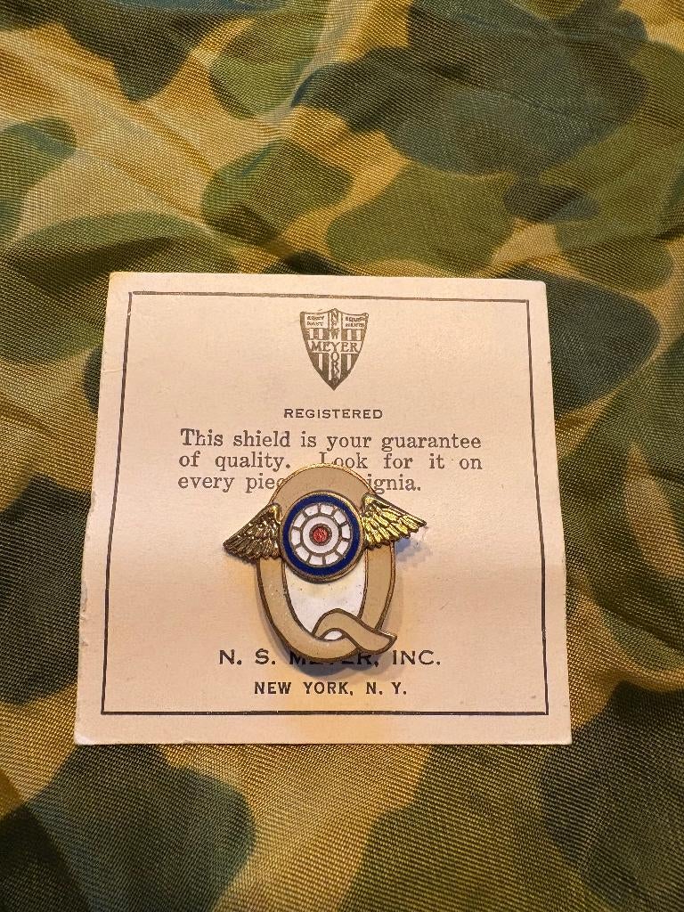 US Meyer DUI pin 116th Quartermaster regiment (1), Ophalen of Verzenden, Landmacht, Amerika, Embleem of Badge