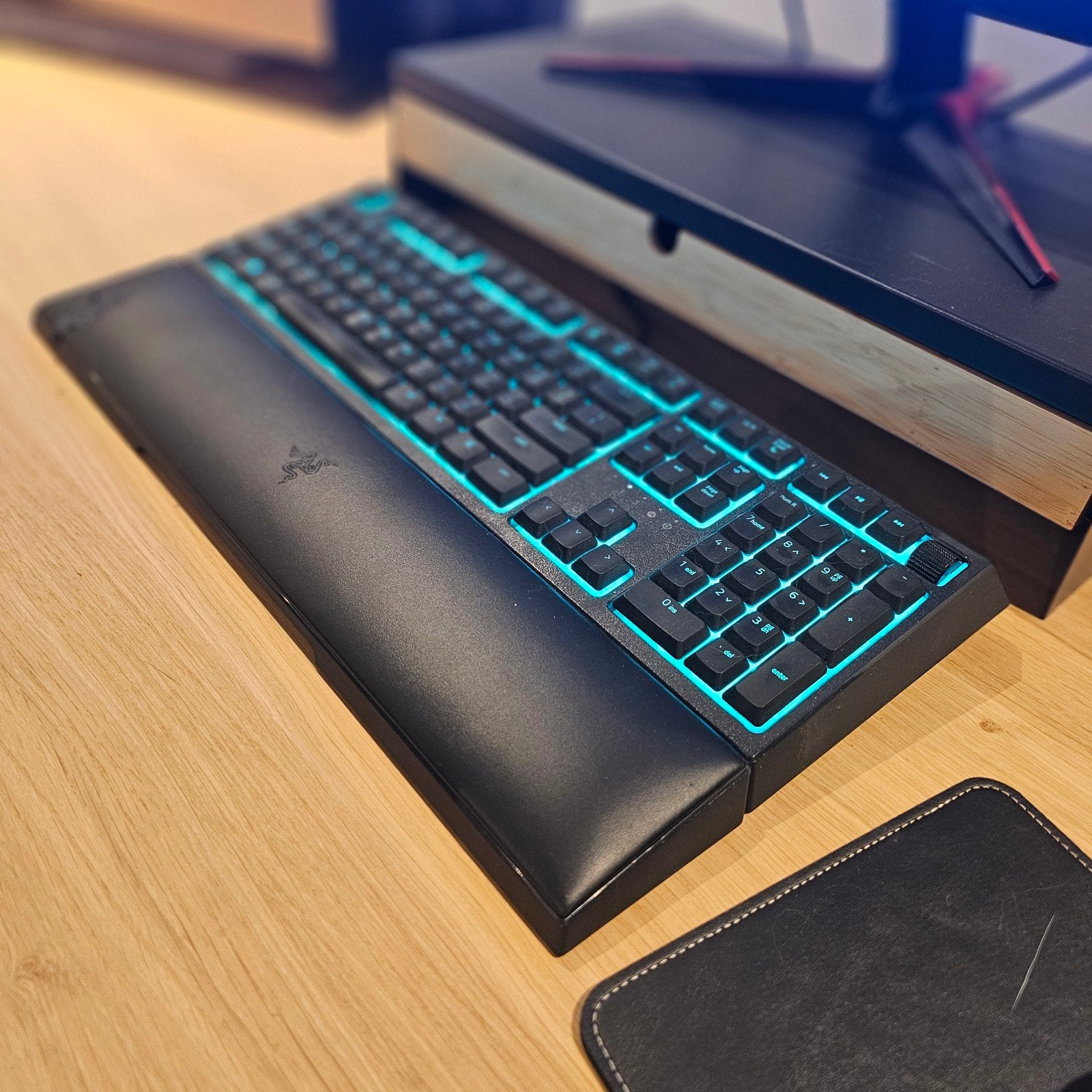 Razer Ornata V2 Gaming Toetsenbord met Polssteun, Gebruikt, Multimediatoetsen, Ophalen of Verzenden, Razer