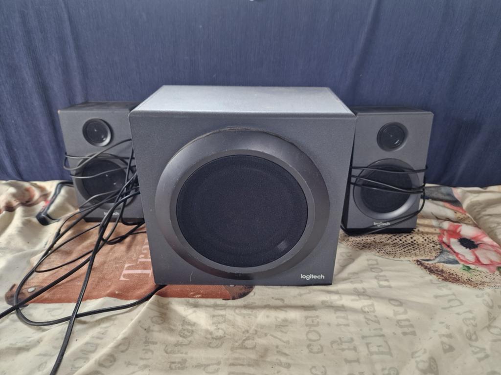 Logitech 2.1 Speakerset met Subwoofer, Audio, Tv en Foto, Luidsprekers, Overige merken, Gebruikt, Subwoofer, Ophalen of Verzenden