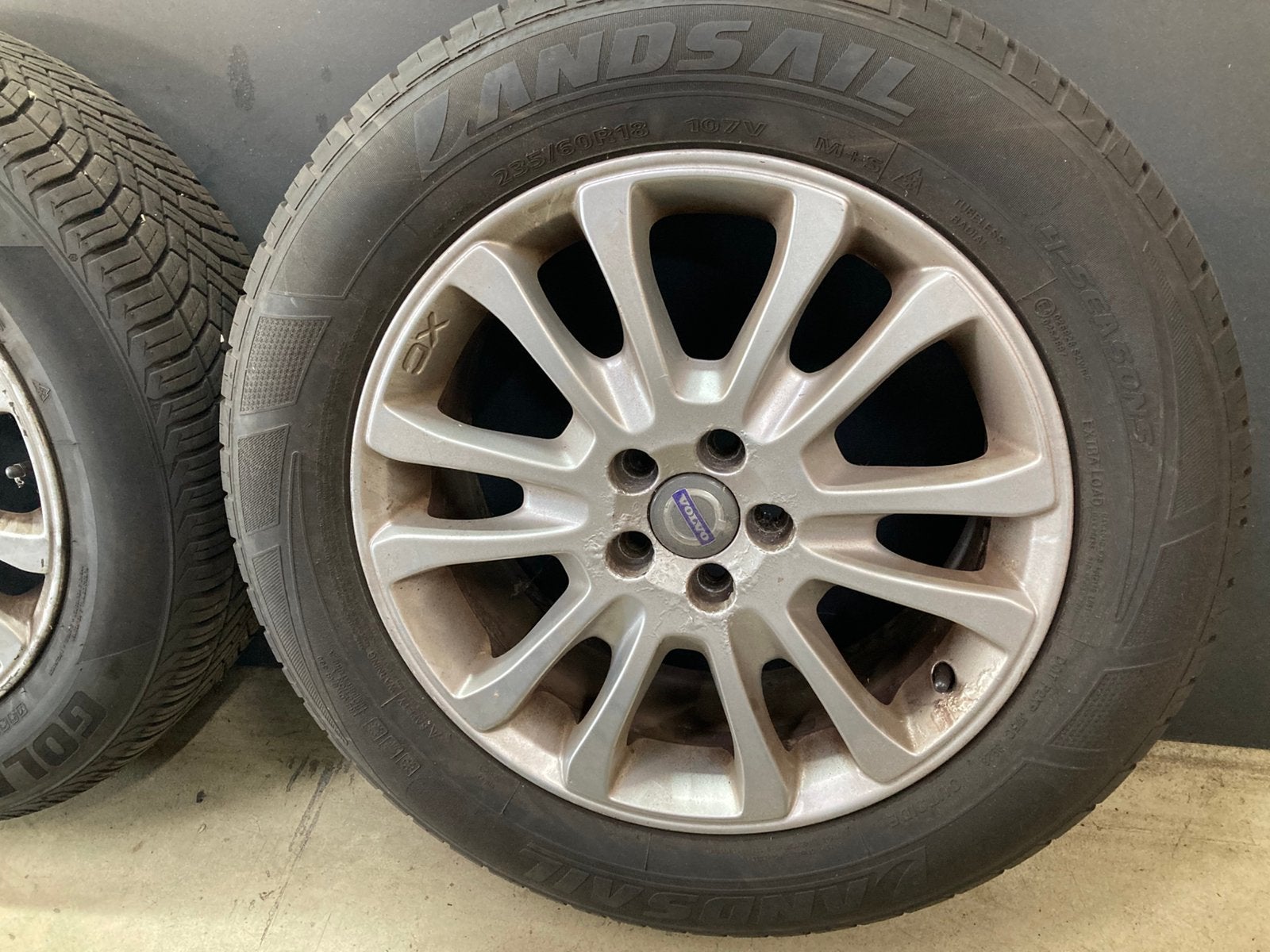 Volvo XC60 XC70 XC90 All Seasonbanden 235/60R18, Auto-onderdelen, Banden en Velgen, Ophalen, 18 inch, Gebruikt, Banden en Velgen