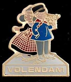Volendam klederdracht pin, Verzamelen, Speldjes, Pins en Buttons, Verzenden, Nieuw, Stad of Land, Speldje of Pin