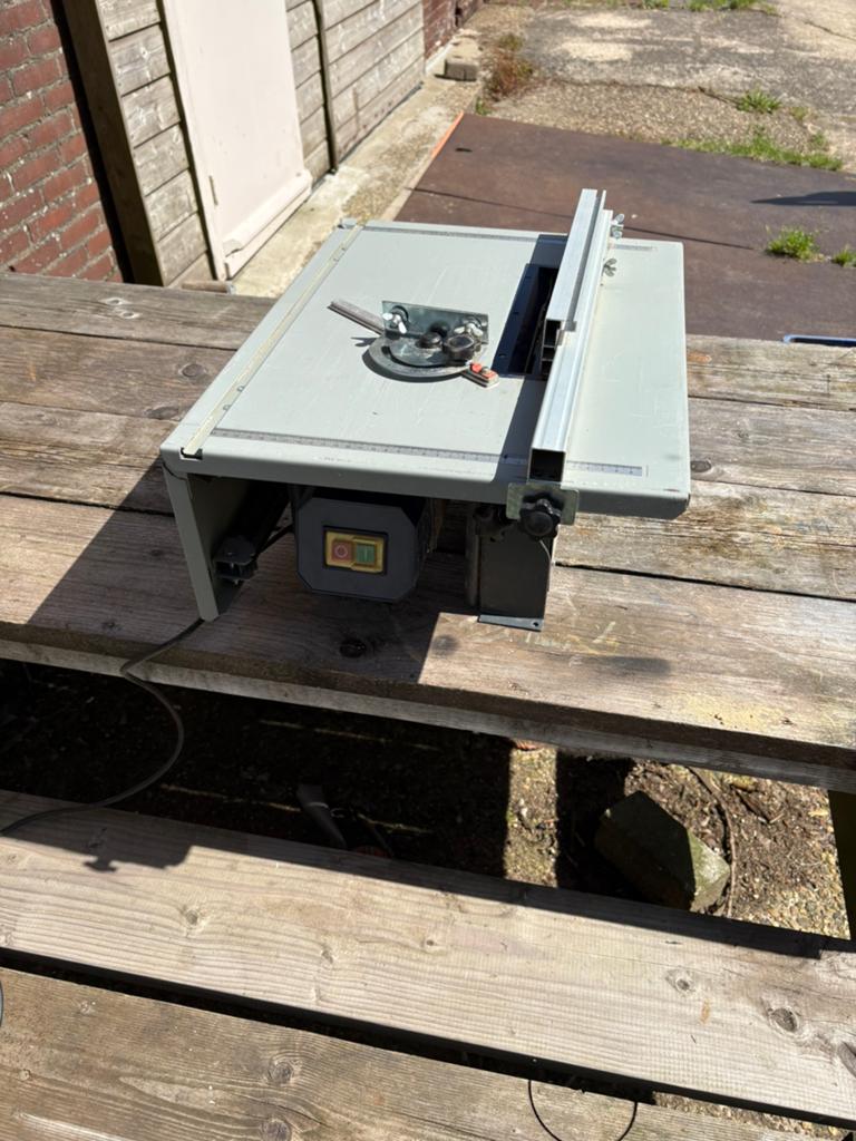 Leuke zaagtafel werkt goed, Cirkelzaag, Ophalen of Verzenden, Zo goed als nieuw, 30 tot 70 mm