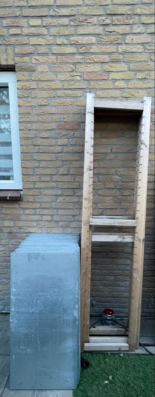 Stelling van een houten frame met metalen platen, Ophalen, Gebruikt