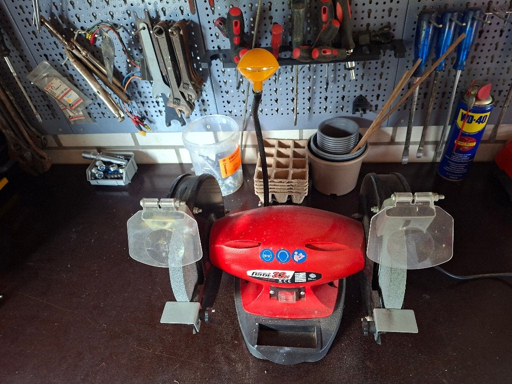 Ferm 33A werkbankslijpmachine, Ophalen, Zo goed als nieuw, Minder dan 700 watt, Werkbankslijpmachine