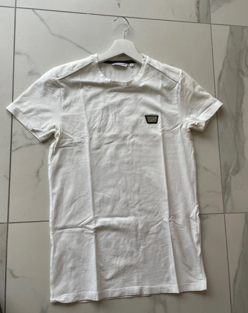 Antony Morato wit basic T-shirt met zilverkleurig embleem, Ophalen of Verzenden, Zo goed als nieuw, Maat 46 (S) of kleiner, Wit