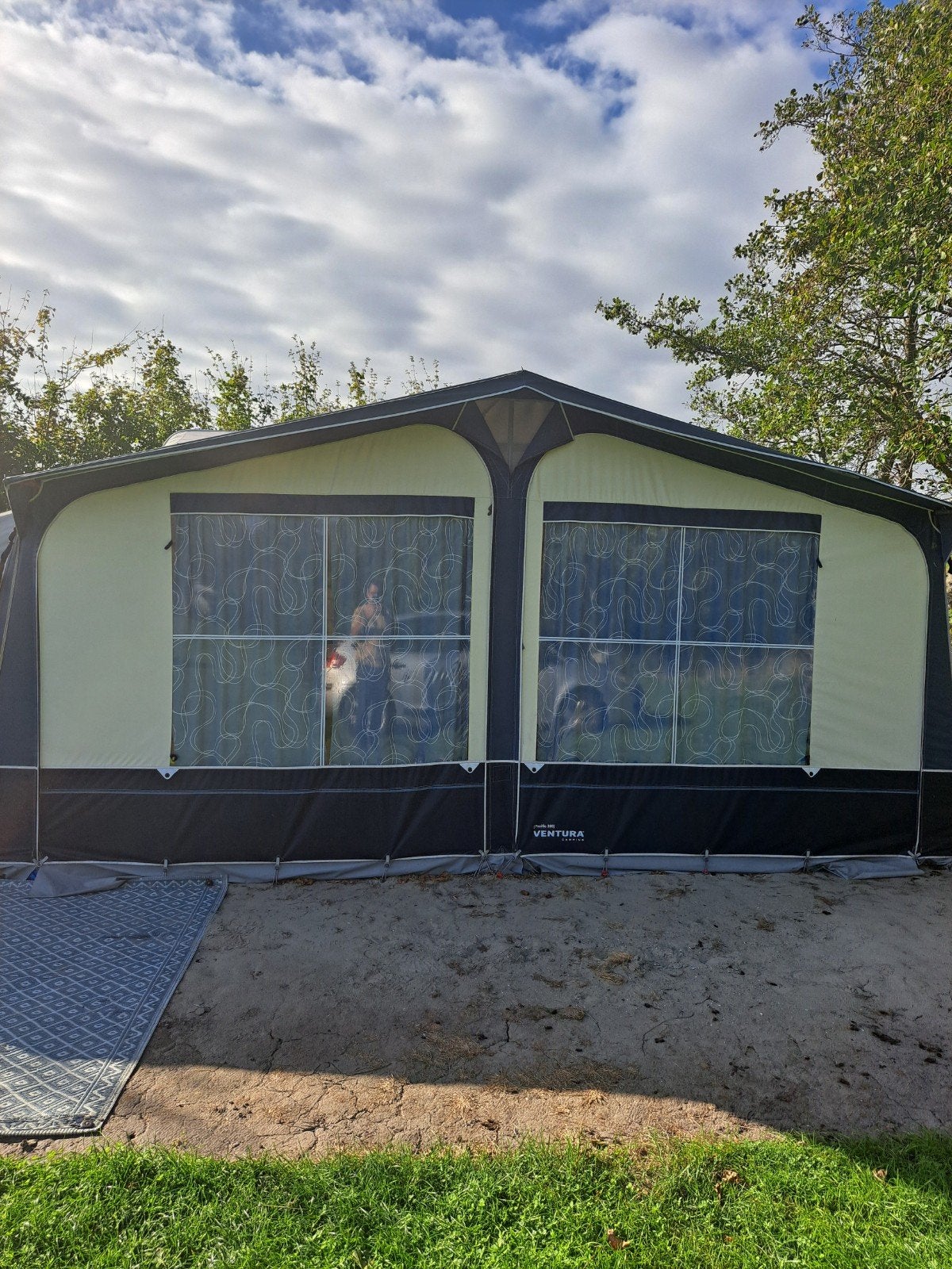 Isabella Ventura Pacific 300 A925/G16  met luifel en uitbouw, Ophalen, Gebruikt