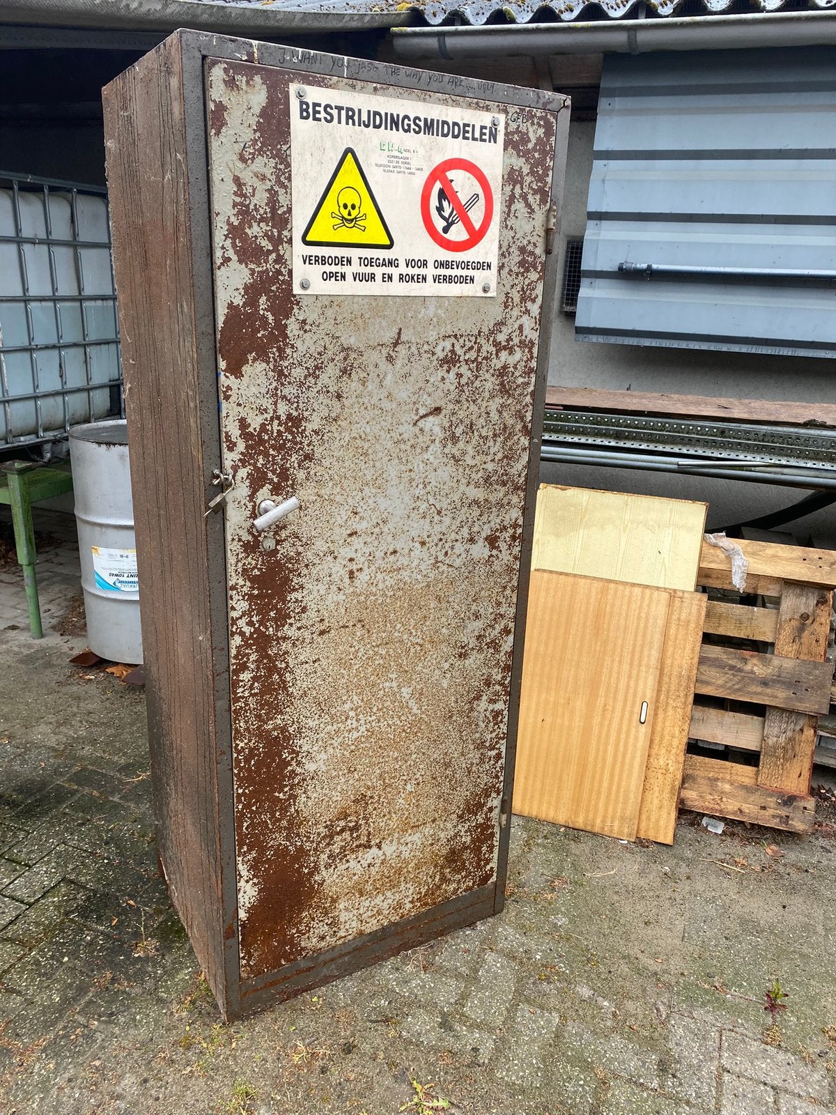 Oude metalen kast, Ophalen, Gebruikt