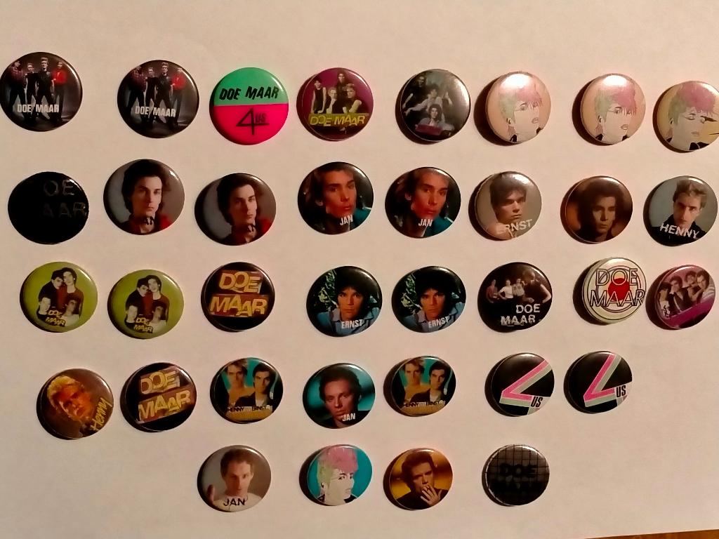 Doe Maar vintage muziek buttons band groep nederpop 4US PA, Verzamelen, Muziek, Artiesten en Beroemdheden, Verzenden, Gebruikt