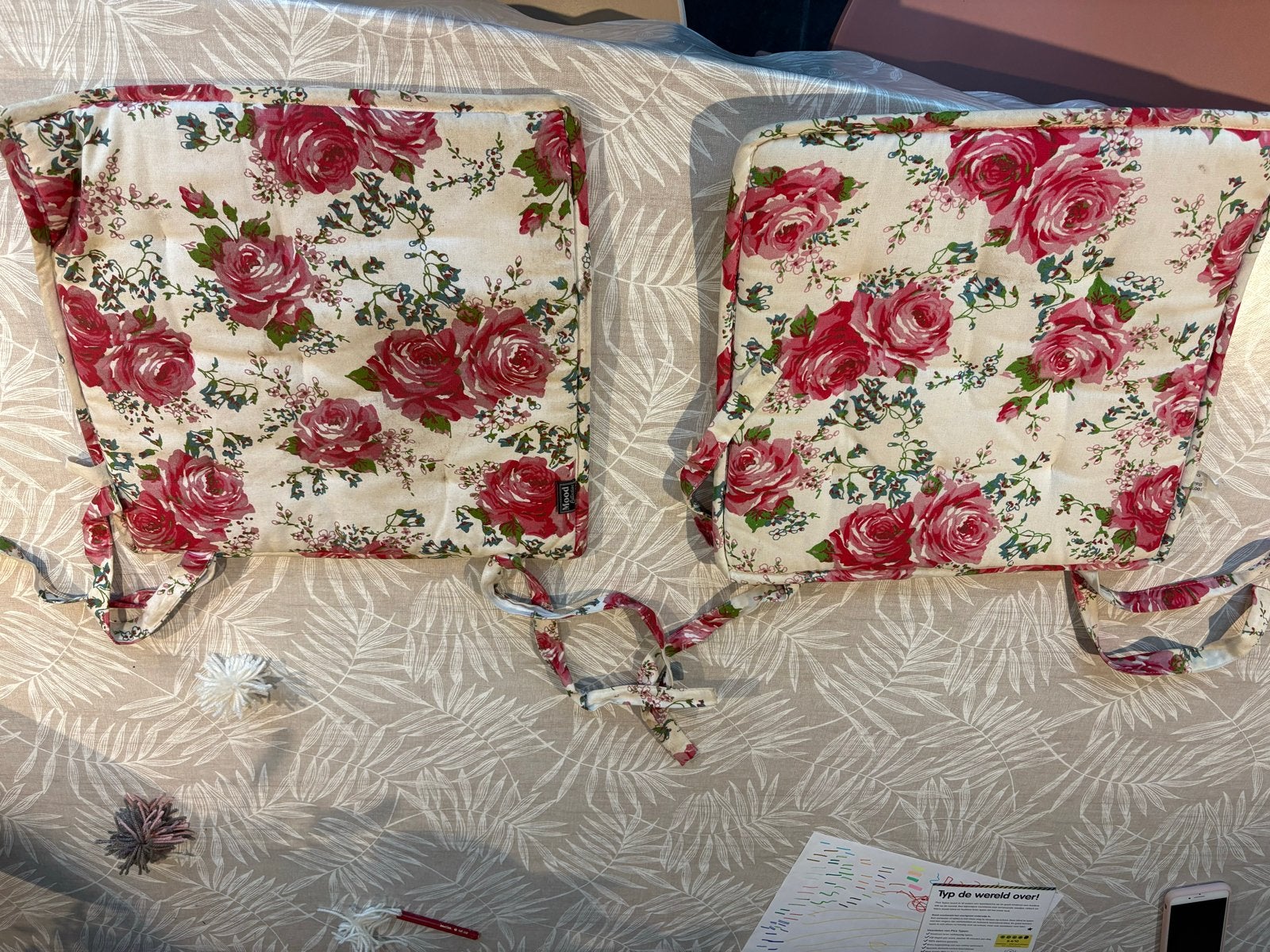 Set van 2 Tuinkussens met Rozenprint, Ophalen, Gebruikt