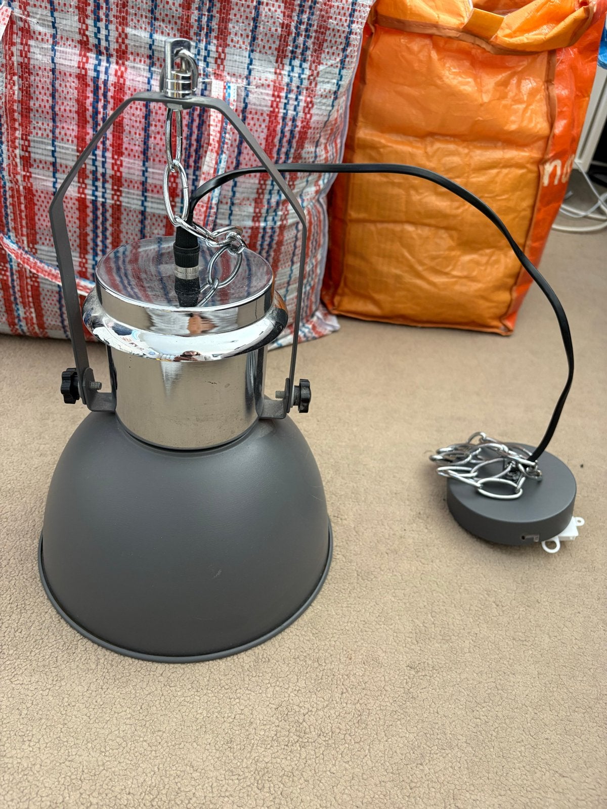 Grijze industriële hanglamp met E27 fitting, Ophalen of Verzenden, Zo goed als nieuw, Metaal, E27 (groot)