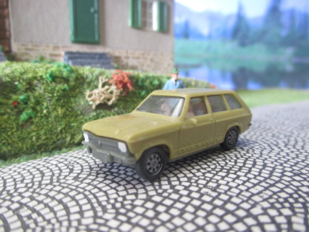 Opel Ascona A Voyage Herpa Kit Stationcar met 4 inzittenden, Hobby en Vrije tijd, Ophalen of Verzenden, Gebruikt, Auto, Herpa
