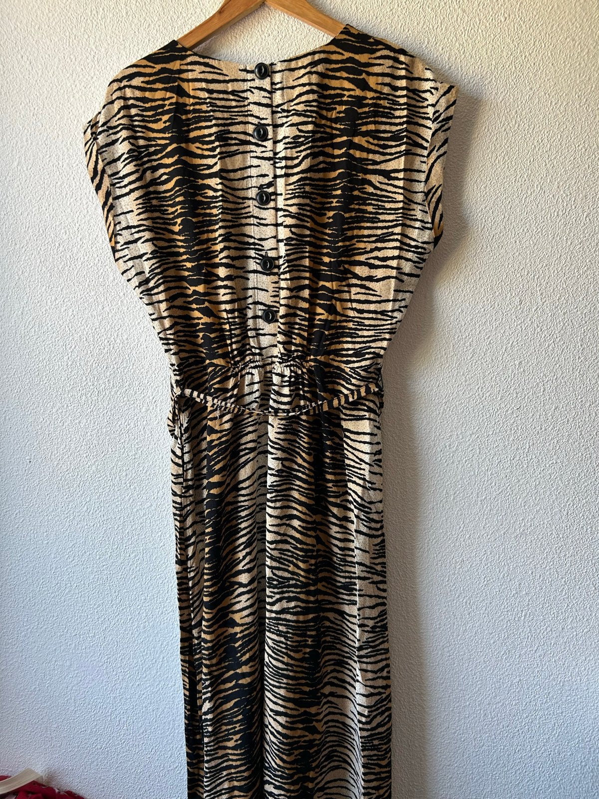 Nieuwe King Louie Jurk met Tijgerprint, Kleding | Dames, Ophalen of Verzenden, Nieuw, Meerkleurig, Onder de knie