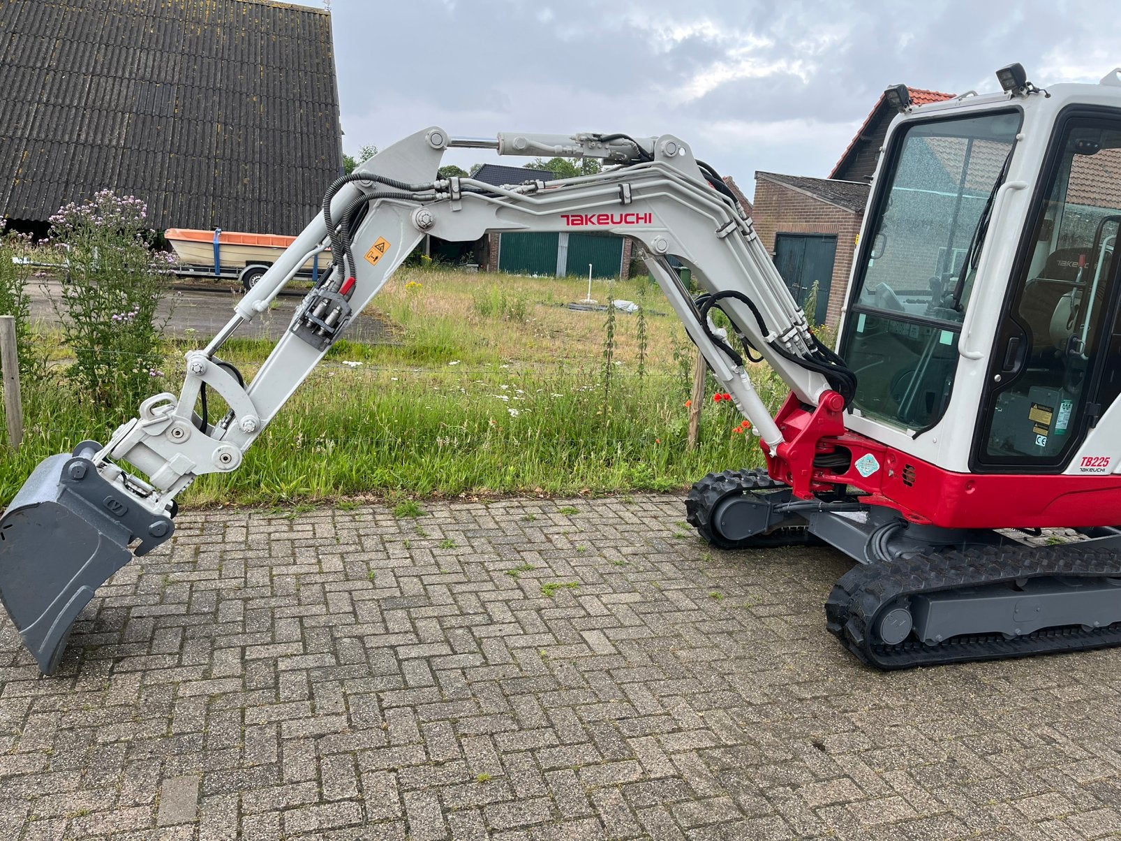 Takeuchi tb 225, Zakelijke goederen, Machines en Bouw | Kranen en Graafmachines, Ophalen of Verzenden, Graafmachine
