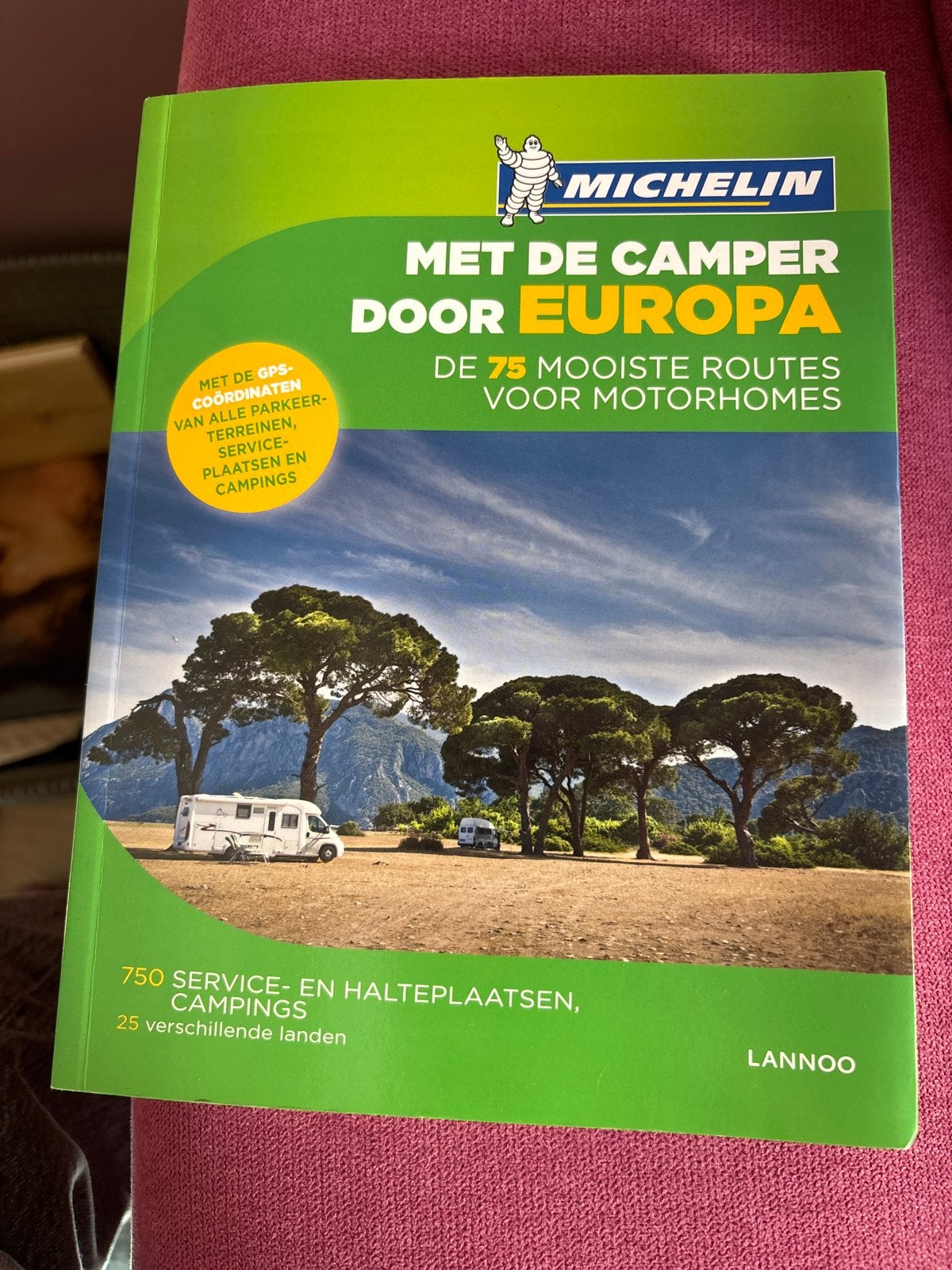 Michelin Met de camper door Europa - 75 mooiste routes, Michelin, Europa, Ophalen of Verzenden, Zo goed als nieuw