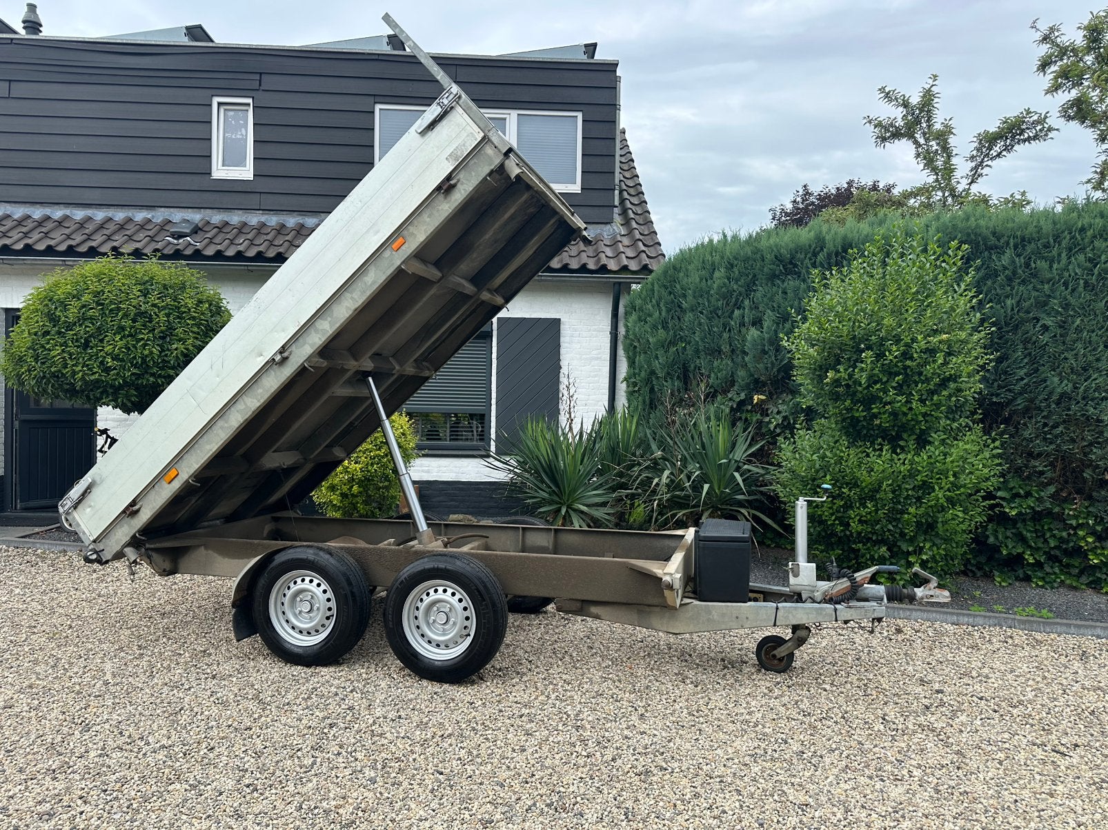 Hapert 3 zijdig electrische kipper 2700KG 310x165, Ophalen, Zo goed als nieuw