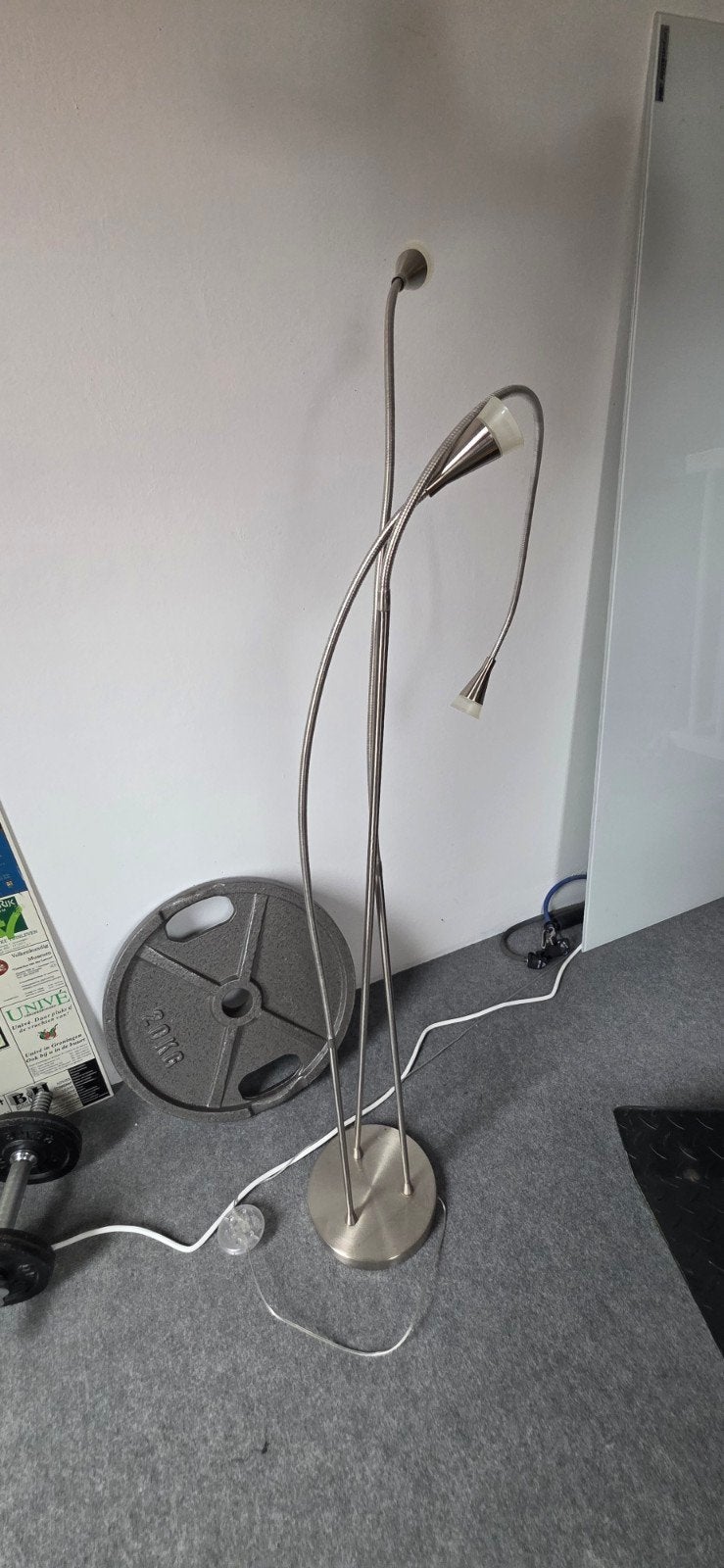 IKEA Tived Vloerlamp met Drie Spots - Geborsteld Metaal, Huis en Inrichting, Ophalen, Gebruikt, Modern, Industrieel, Metaal