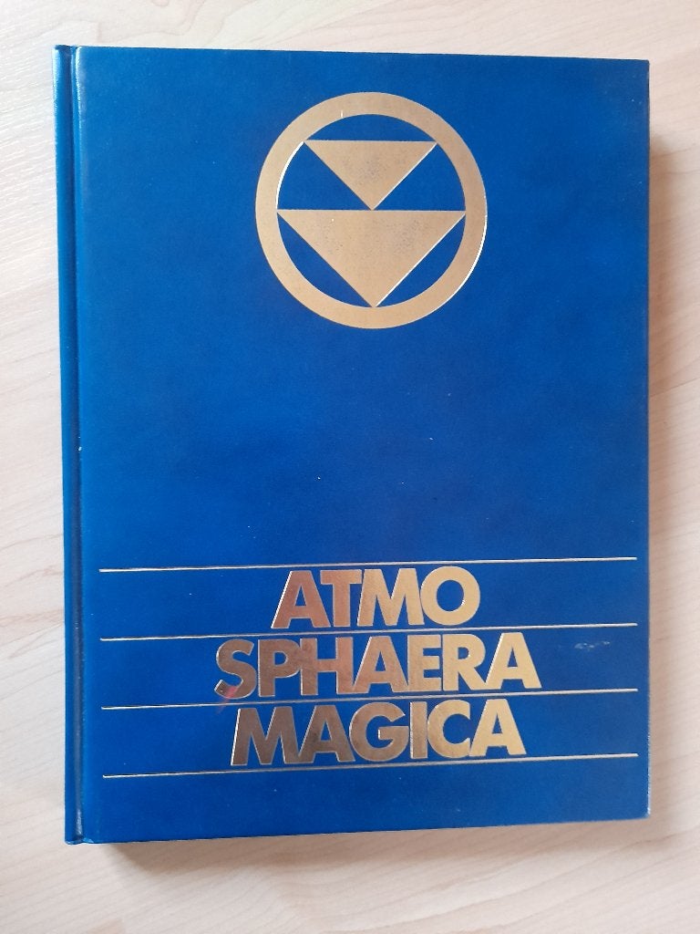 BOVEN DE WOLKEN ATMOSPHAERA MAGICA, Boeken, Ophalen of Verzenden, Zo goed als nieuw