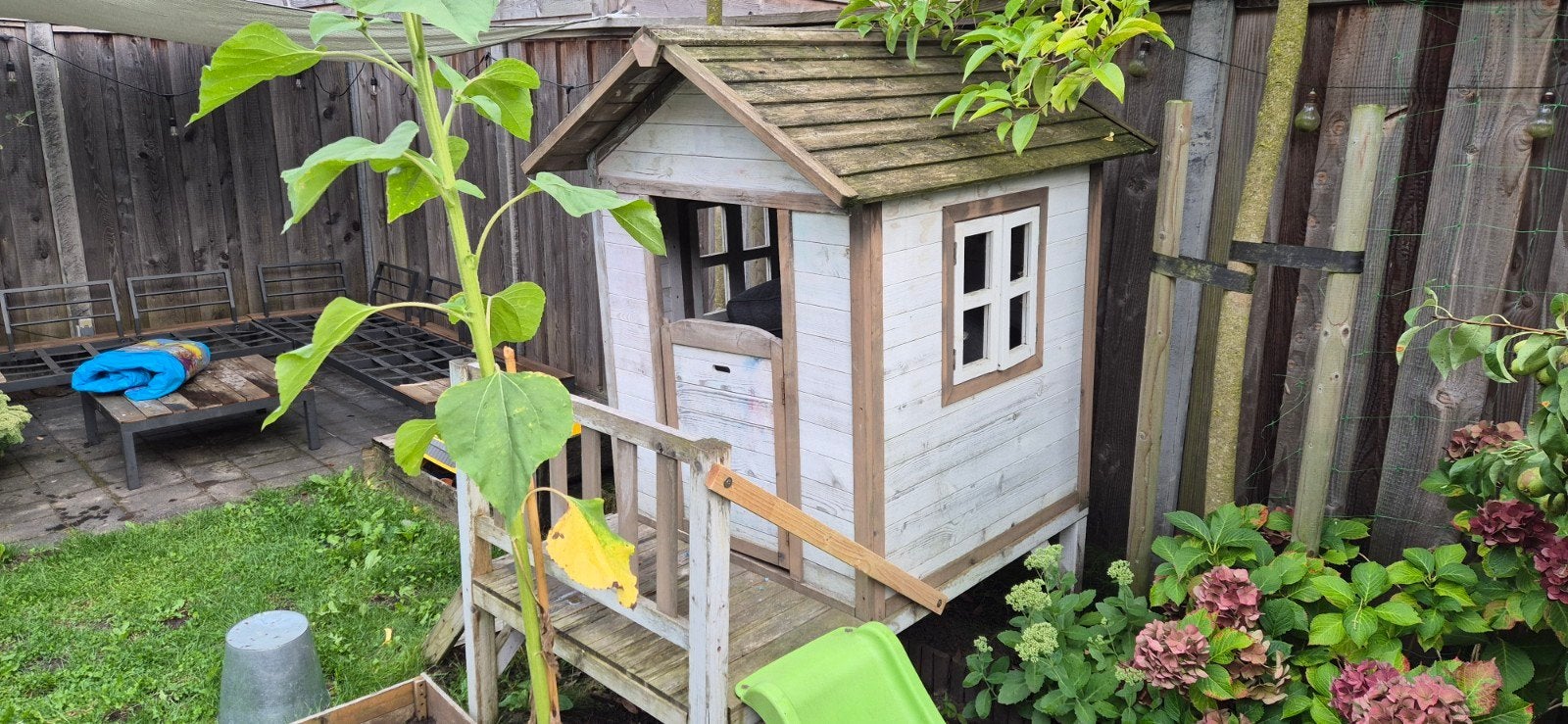 Houten Speelhuisje met Veranda en Glijbaan, Ophalen, Gebruikt, Hout