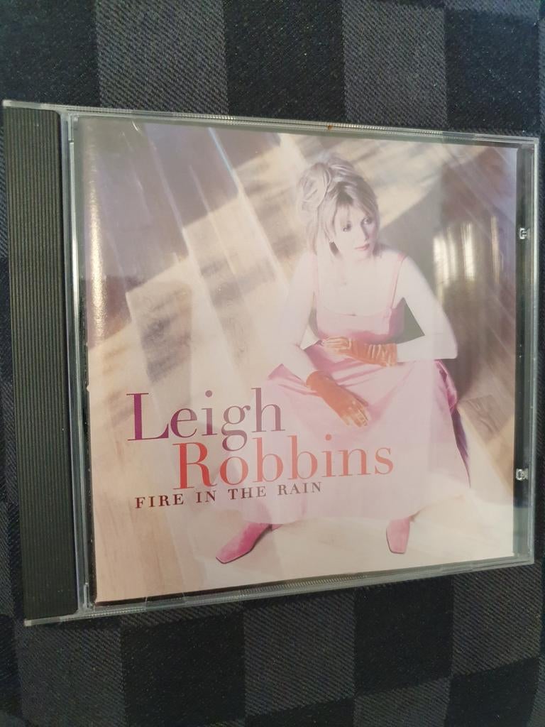 Leigh robbins fire in the rain, Verzenden, Gebruikt