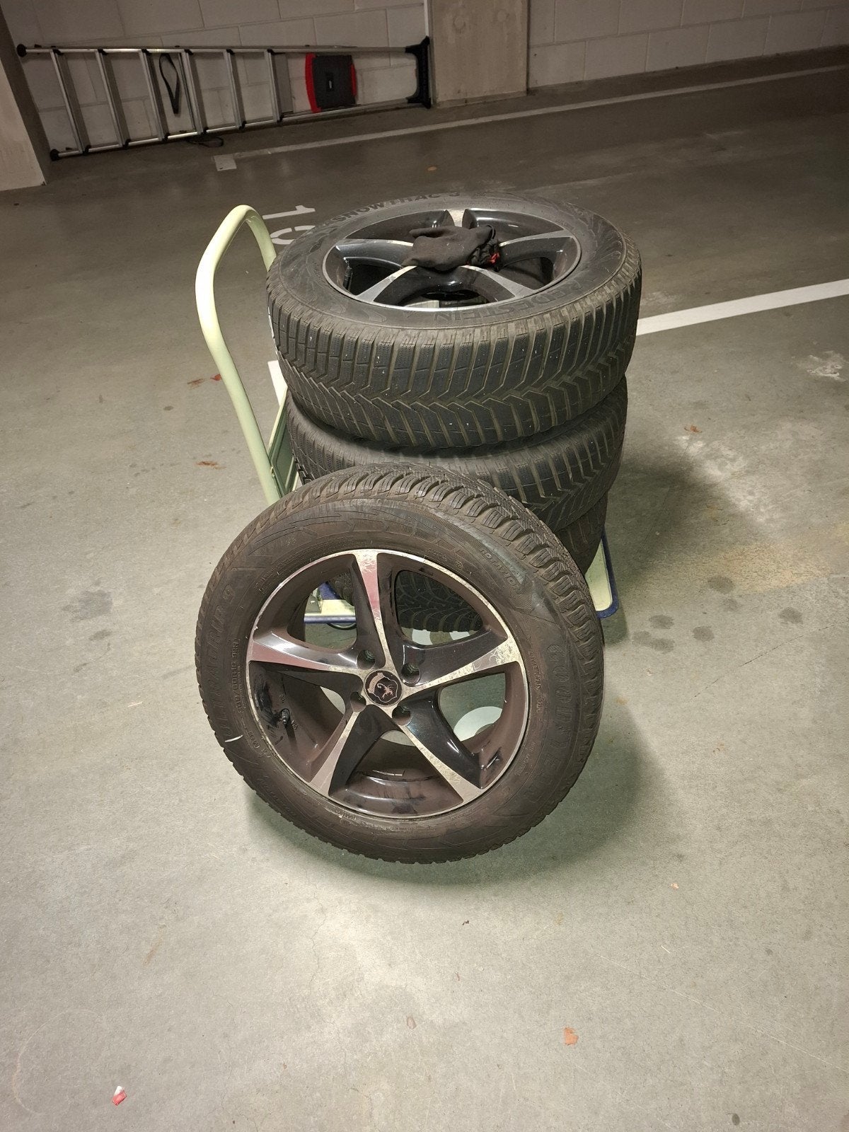 Winterbanden vredestein velgen zwart, Auto-onderdelen, Gebruikt, Banden en Velgen, 17 inch, Personenwagen