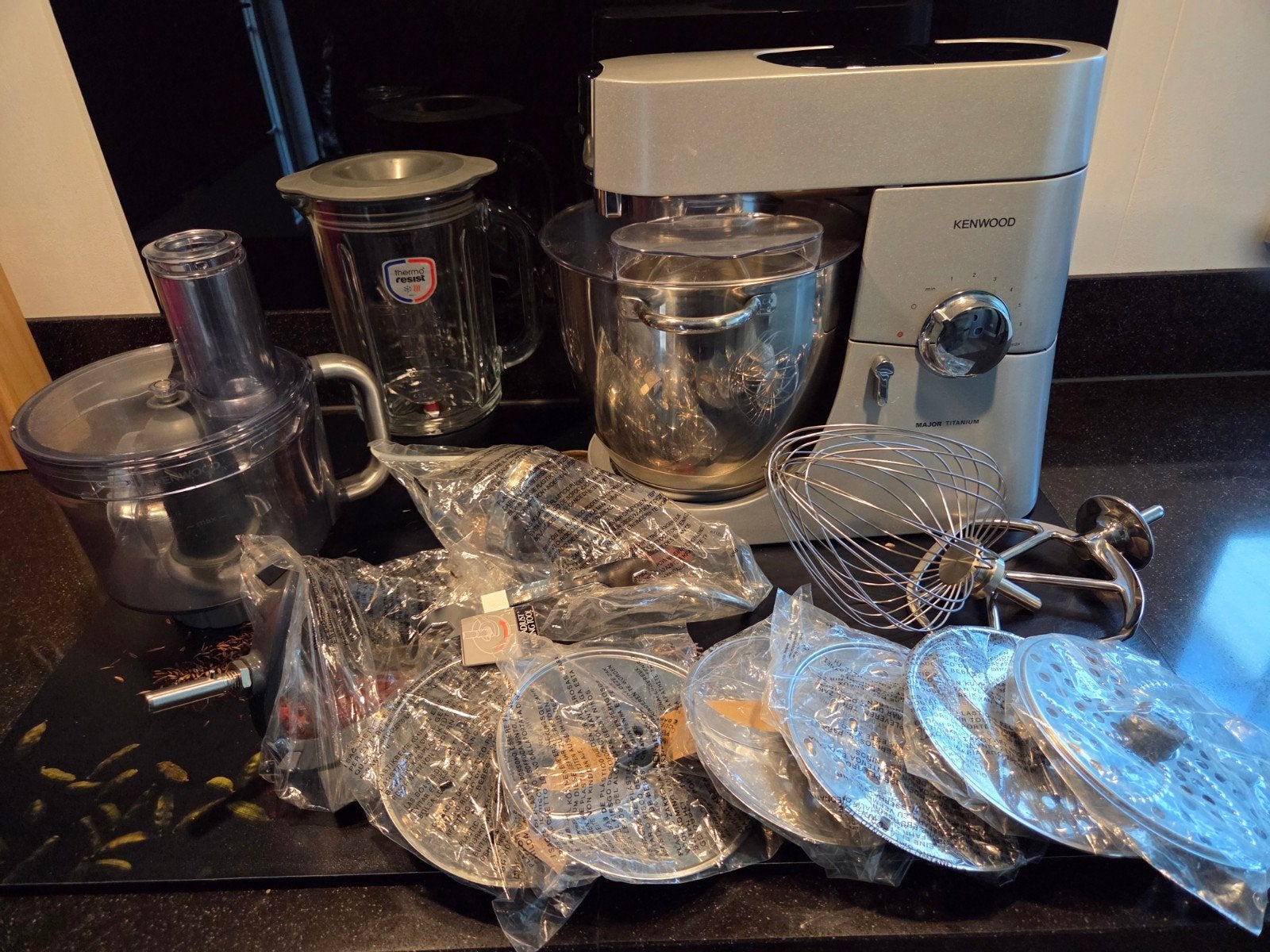 Kenwood Major Titanium keukenmachine met veel accessoires, Witgoed en Apparatuur, Keukenmixers, 4 liter of meer, Ophalen, Gebruikt